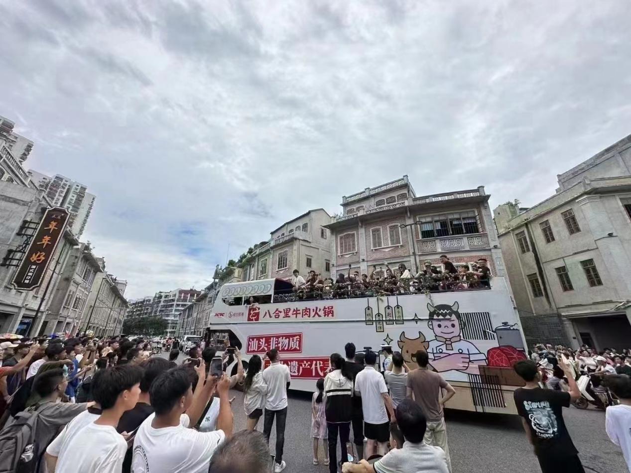 超跑嘉年华汕头八合里牛肉火锅展现非遗美食(图8)