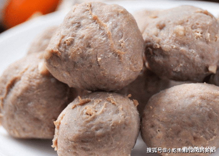 手打牛肉丸的家常做法烹饪简单口感嫩滑吃火锅的必备之选(图2)