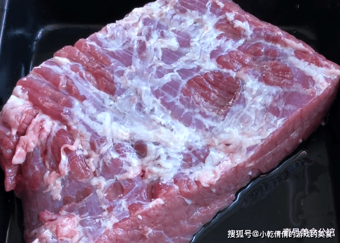 手打牛肉丸的家常做法烹饪简单口感嫩滑吃火锅的必备之选(图3)